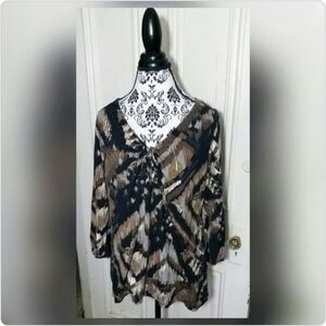 *3/4 length v-neck tee